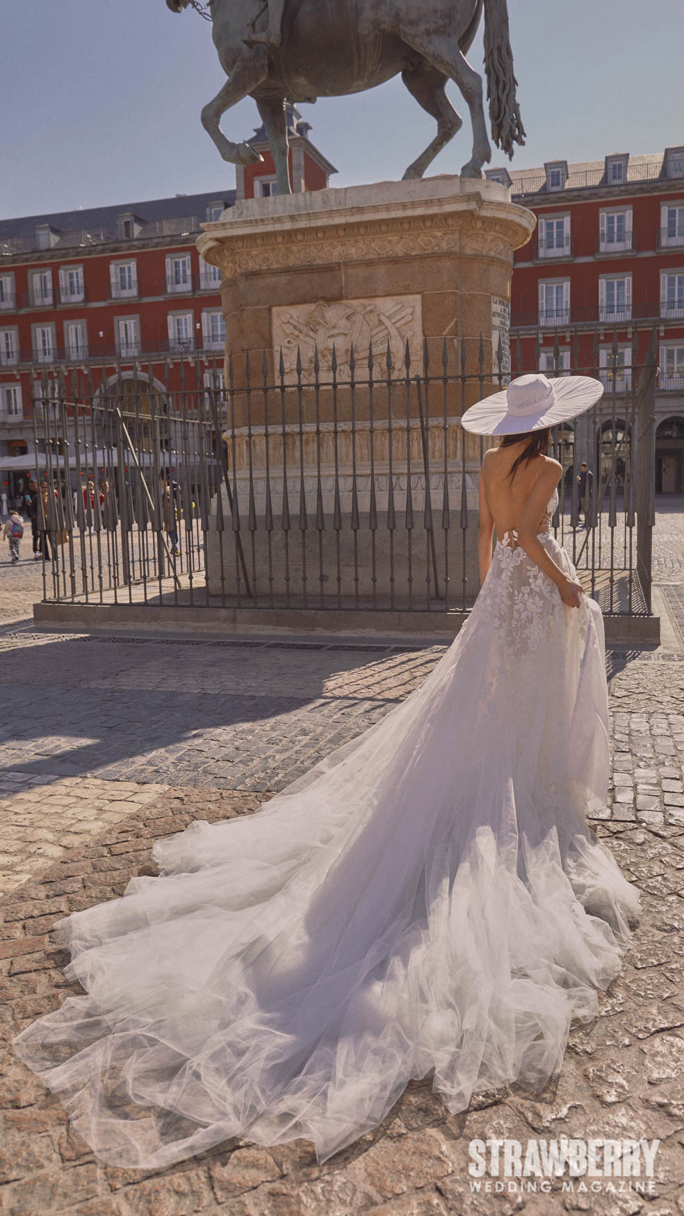 Reem Acra: The Epitome of Bridal Elegance and Modern Glamour - Strawberry  Wedding Photography