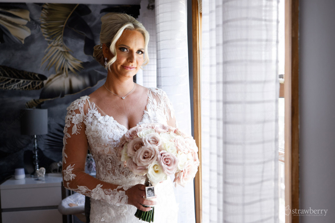 bride-with-wedding-roses-near-by-window-2