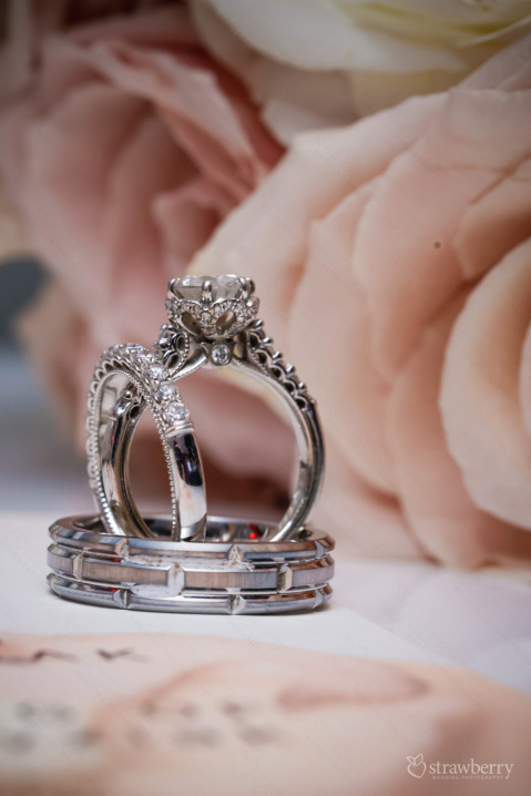 wedding-rings-artistic-shoot