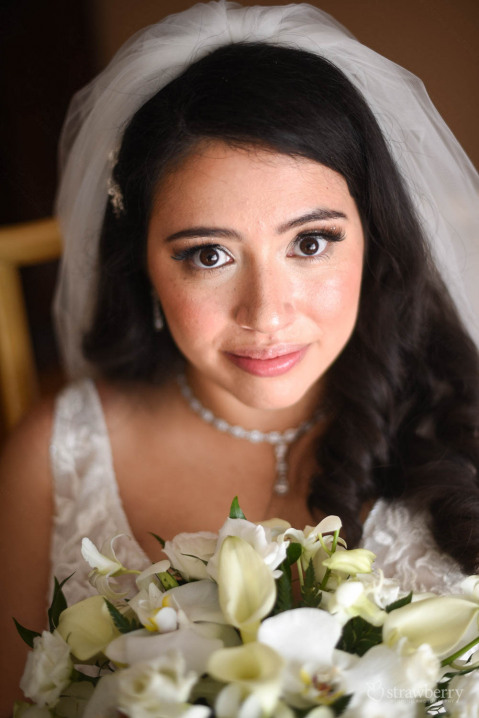 bride-portrait-magnetizing-brown-eyes