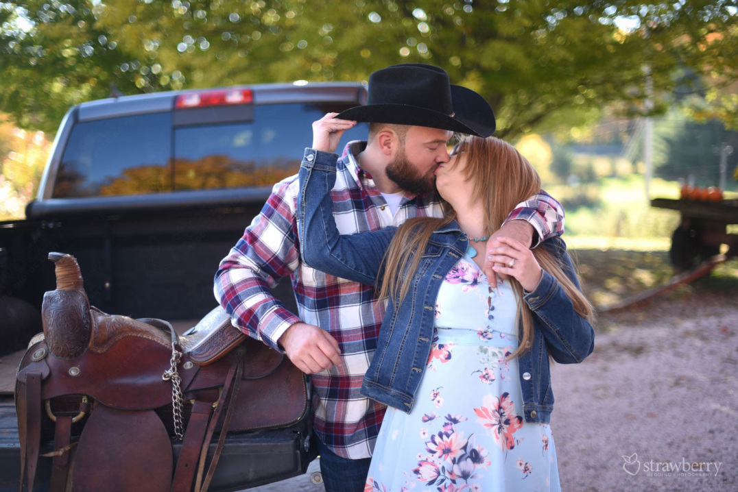 cowboy-engagement-session-sorrelwood-farms-10