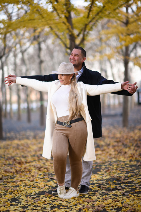 14-happy-couple-autumn-riverside-park-hoboken