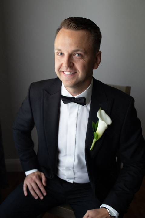 14-handsome-groom-smile-bowtie-wedding-suit