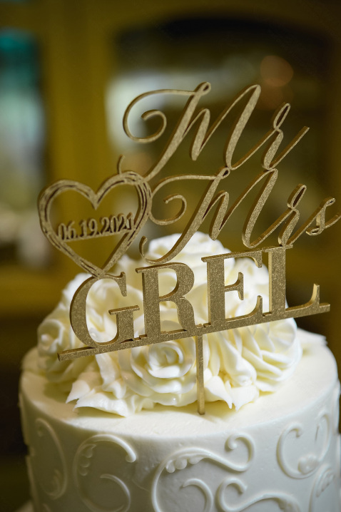 31-wedding-cake-topper-closeup