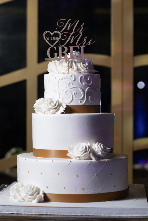32-white-wedding-cake-roses