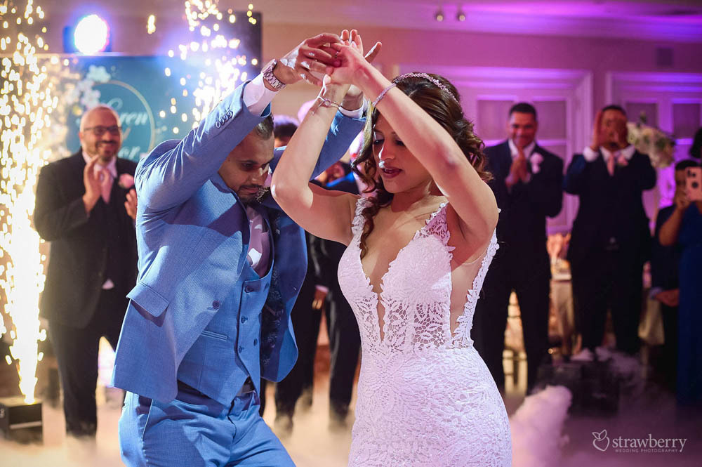 bride-groom-dancing