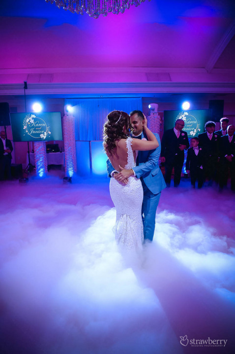 newlyweds-first-dance-in-the-cloud-02