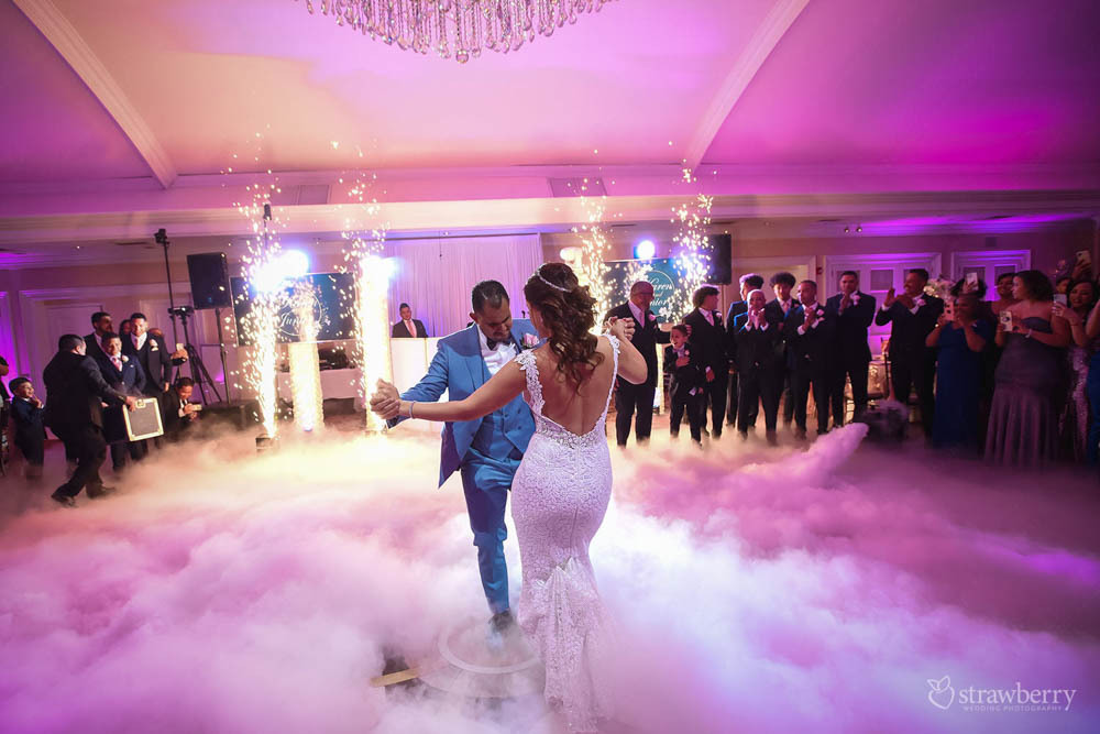 wedding-first-dance-in-clouds-02