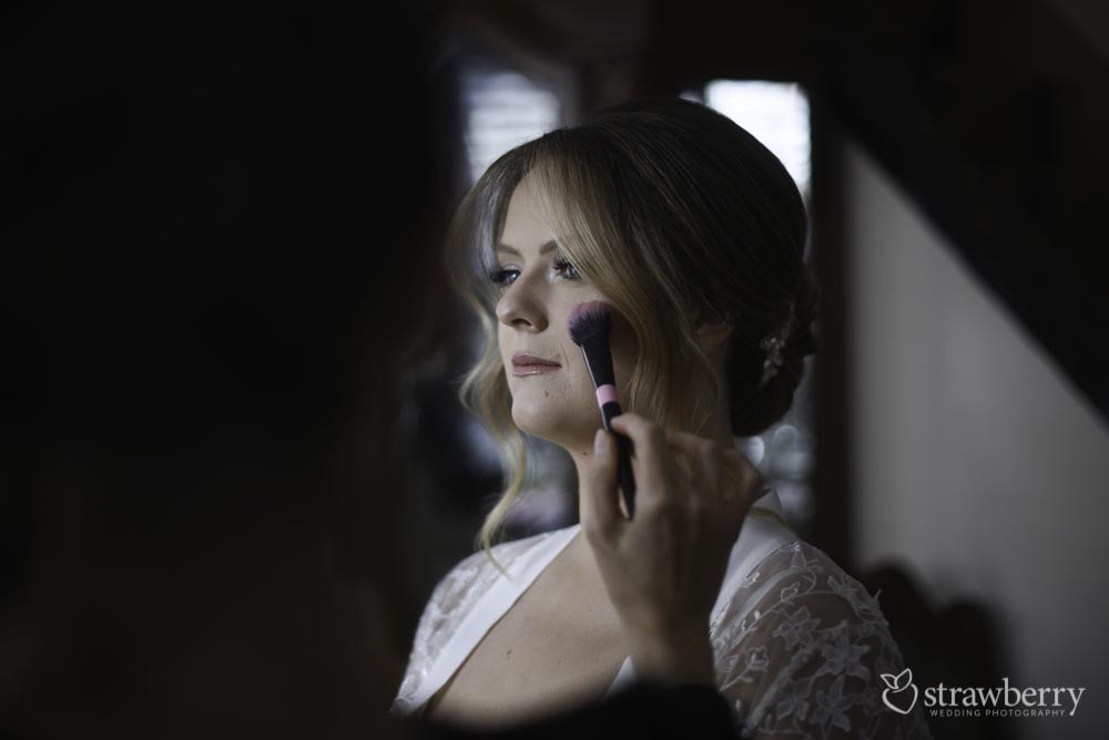 bride-preparation-makeup