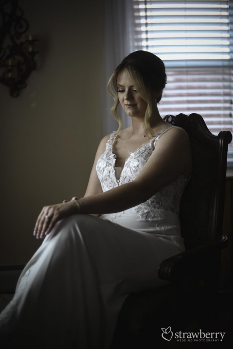 bride-sits-on-chair