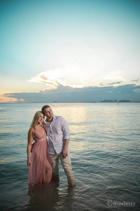 engagement-photo-by-the-ocean-1