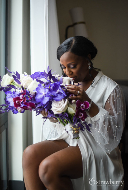 beautiful-bride-with-violet-wedding-bouquet