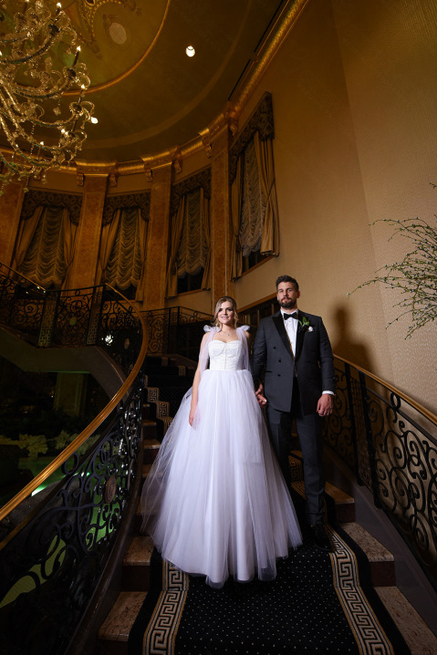 32-newlyweds-stairs-the-venitian-2