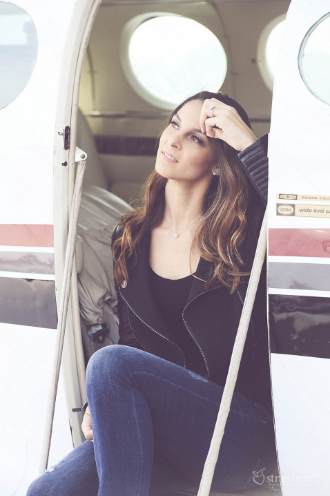 beautiful-woman-brunette-airplane