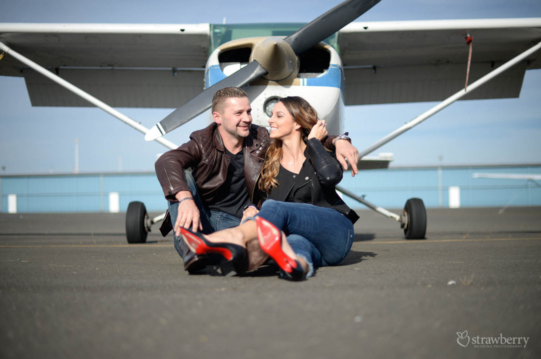couple-engagement-session-on-airport-3
