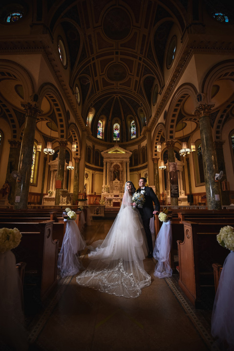 19-married-couple-church-wedding-session
